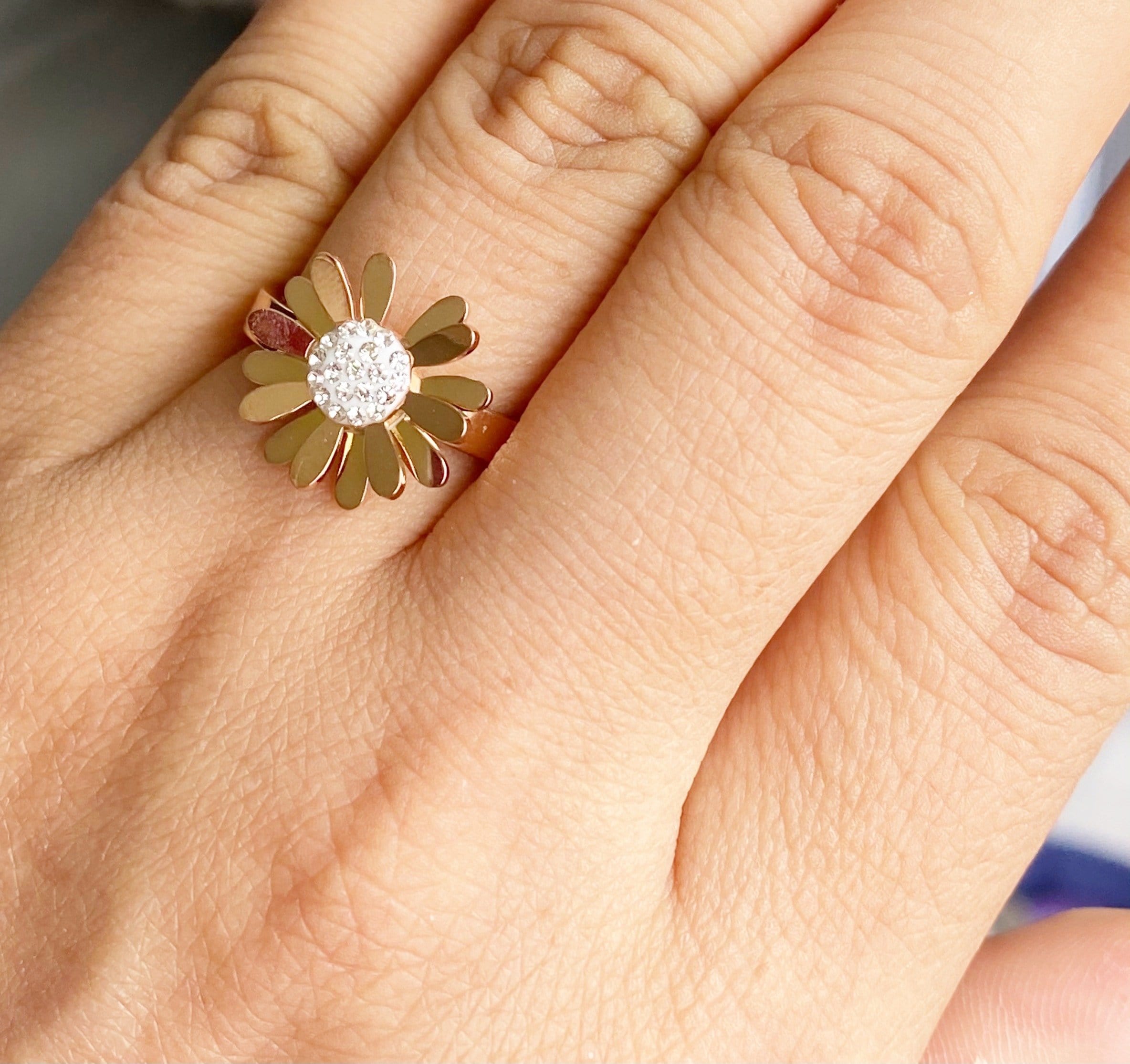 Pavé Daisy Flower Ring.